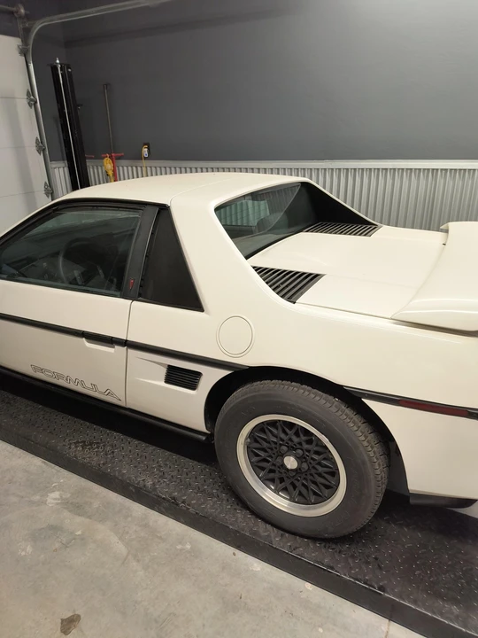 1988 Pontiac Fiero Formula - Image 21 of 31