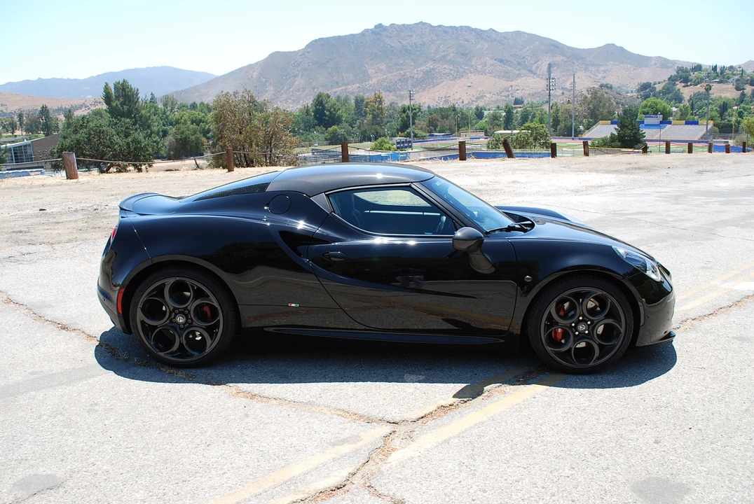 2017 Alfa Romeo 4C Coupe - Image 8 of 31