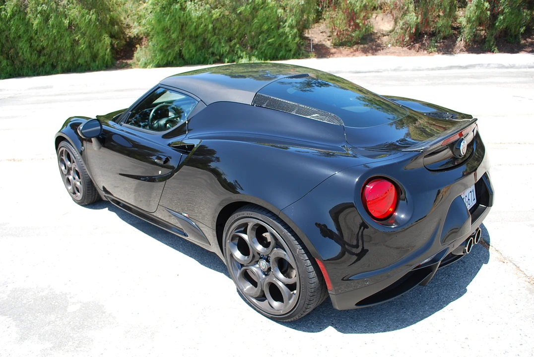 2017 Alfa Romeo 4C Coupe - Image 14 of 31