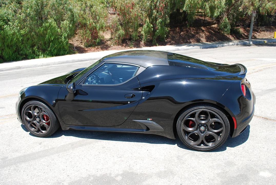 2017 Alfa Romeo 4C Coupe - Image 15 of 31