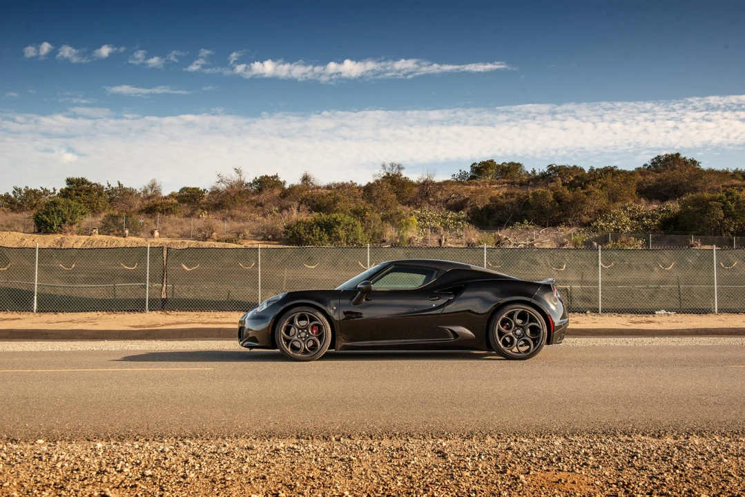 2017 Alfa Romeo 4C Coupe - Image 18 of 31