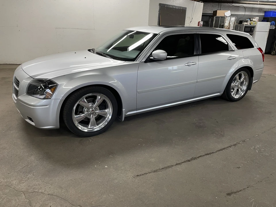 2005 Dodge Magnum 2nd Gen Wagon - Image 3 of 31