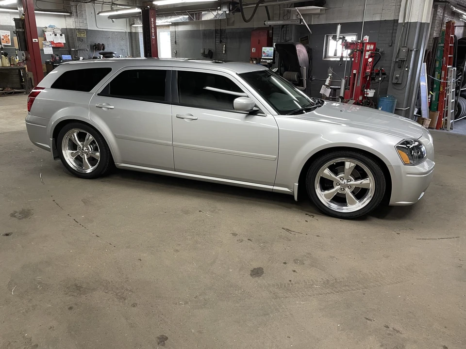 2005 Dodge Magnum 2nd Gen Wagon - Image 8 of 31