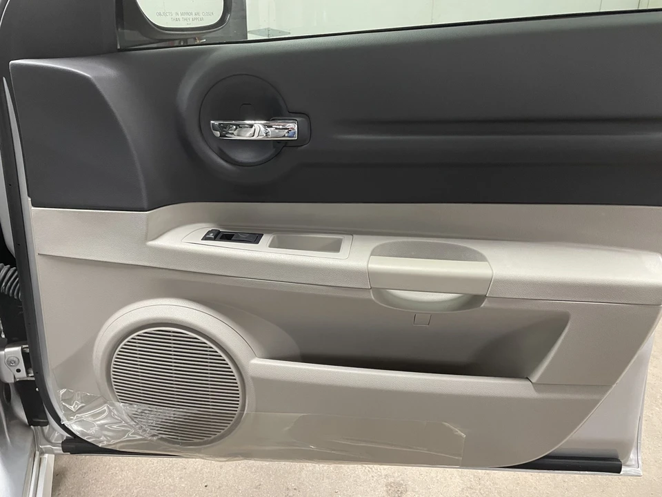 2005 Dodge Magnum 2nd Gen Wagon - Image 25 of 31