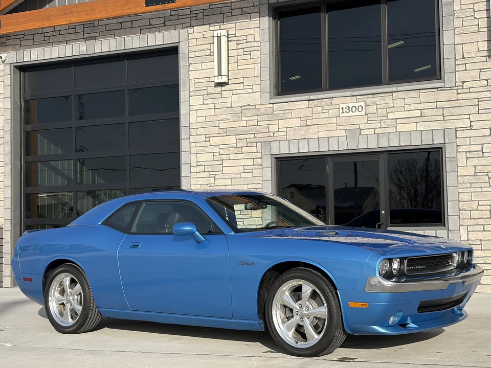 2010 Dodge Challenger 3rd Gen - Image 19 of 31