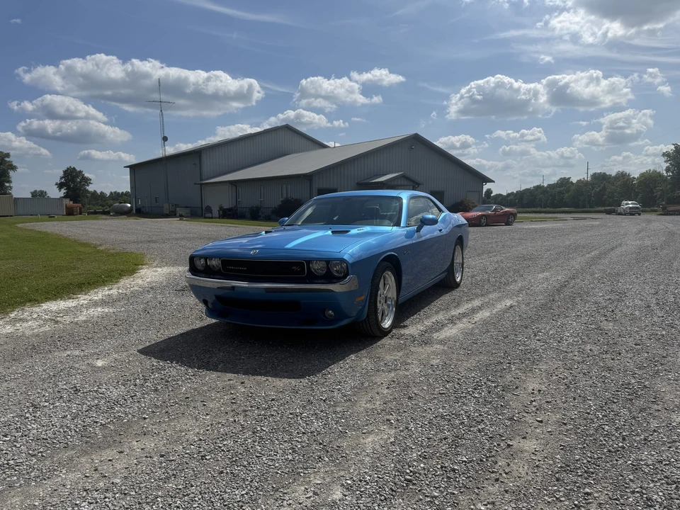 2010 Dodge Challenger 3rd Gen - Image 2 of 31