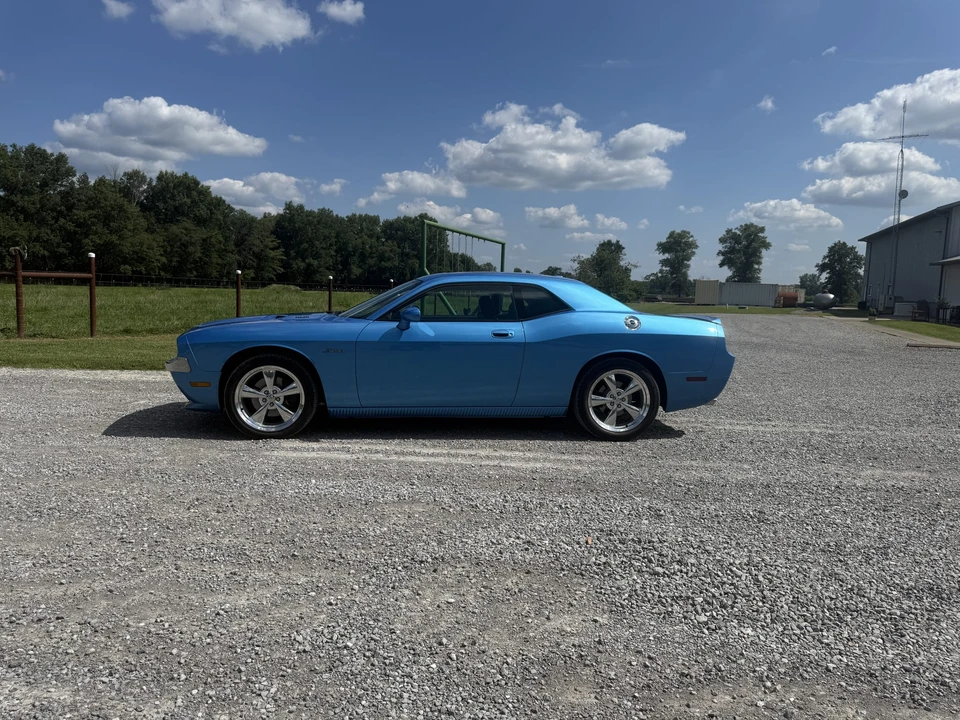 2010 Dodge Challenger 3rd Gen - Image 14 of 31