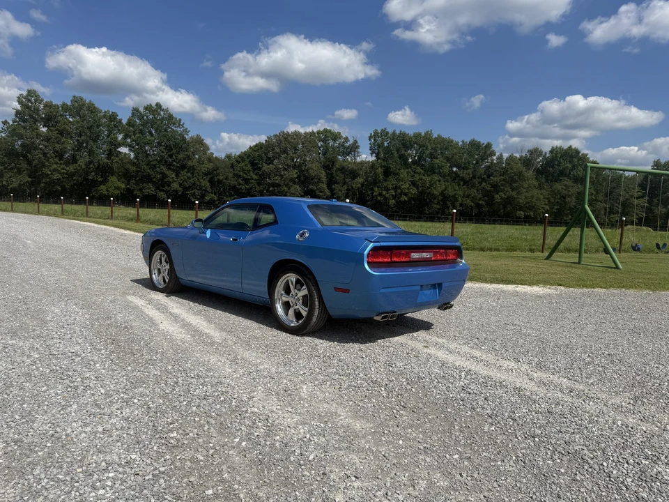 2010 Dodge Challenger 3rd Gen - Image 13 of 31