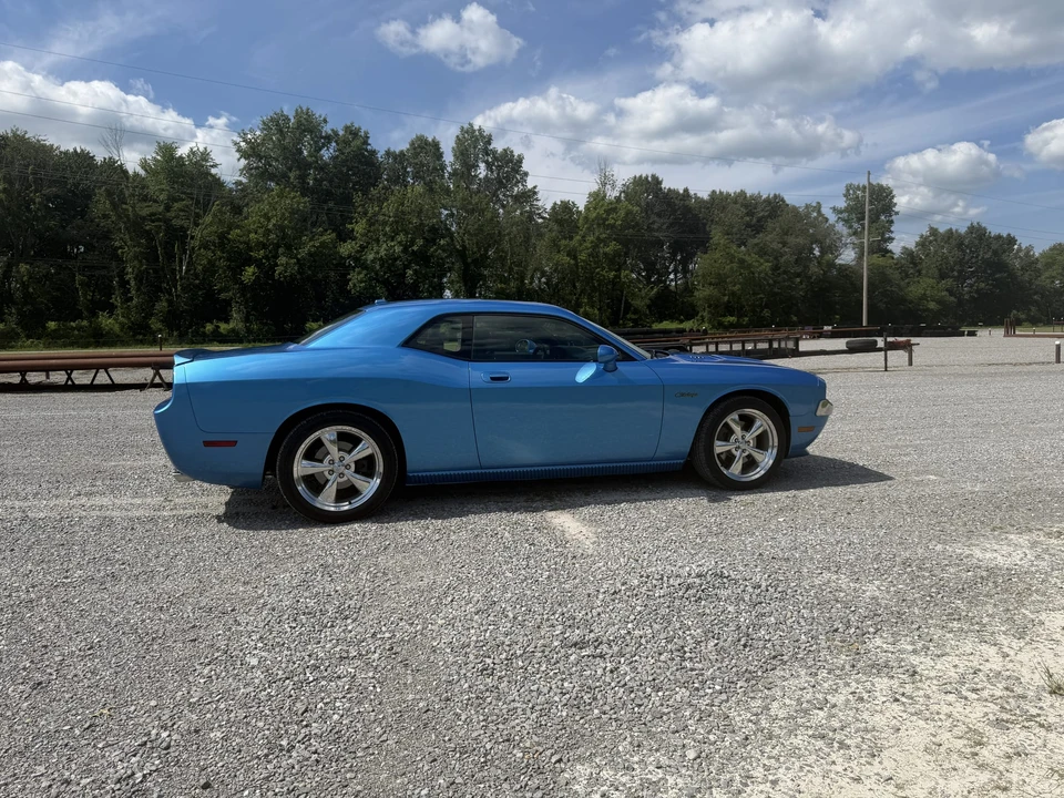 2010 Dodge Challenger 3rd Gen - Image 8 of 31