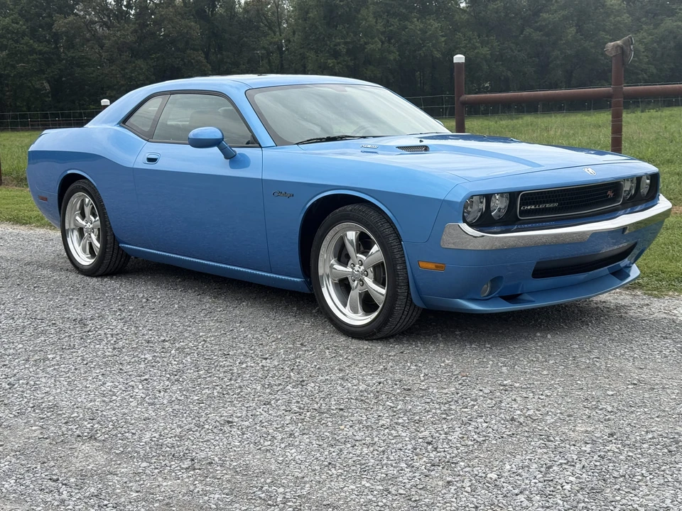 2010 Dodge Challenger 3rd Gen - Image 5 of 31