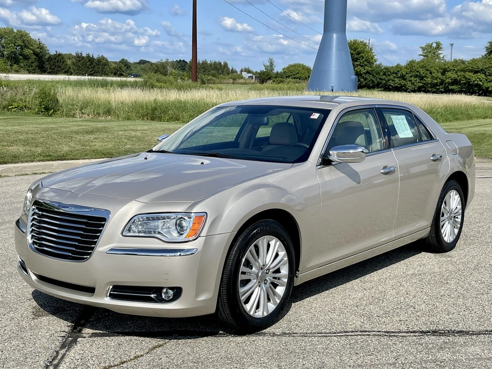 2012 Chrysler 300 (2005-2023) - Image 11 of 31