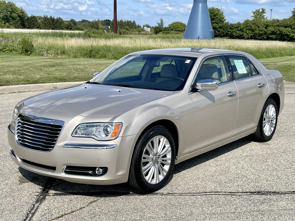2012 Chrysler 300 (2005-2023) - Image 10 of 31