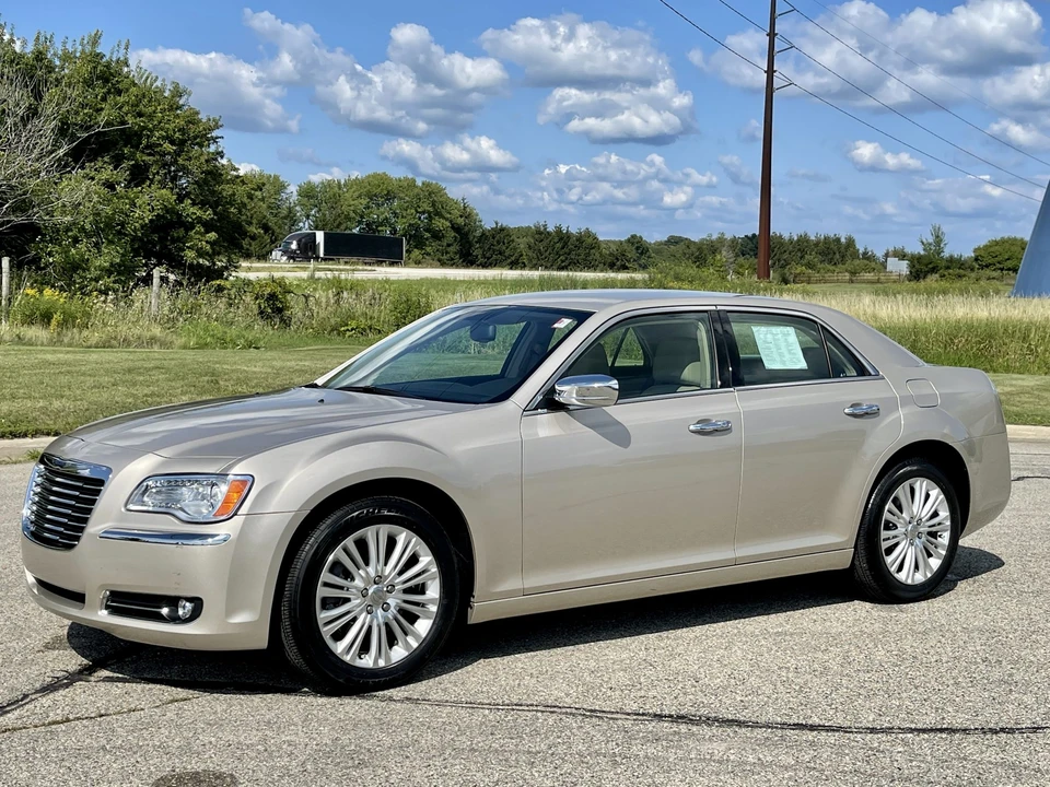 2012 Chrysler 300 (2005-2023) - Image 9 of 31