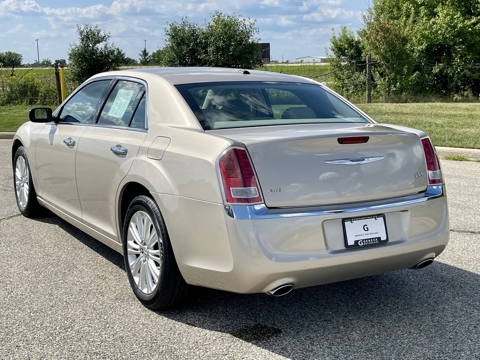 2012 Chrysler 300 (2005-2023) - Image 7 of 31