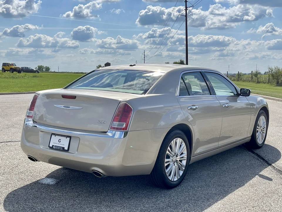 2012 Chrysler 300 (2005-2023) - Image 4 of 31