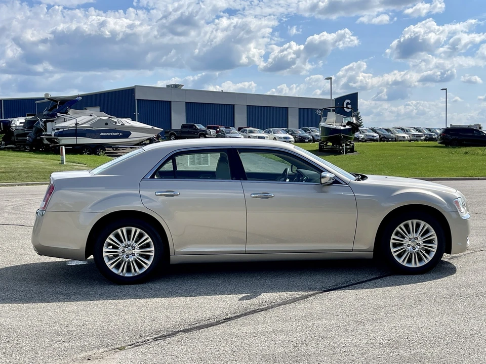 2012 Chrysler 300 (2005-2023) - Image 3 of 31