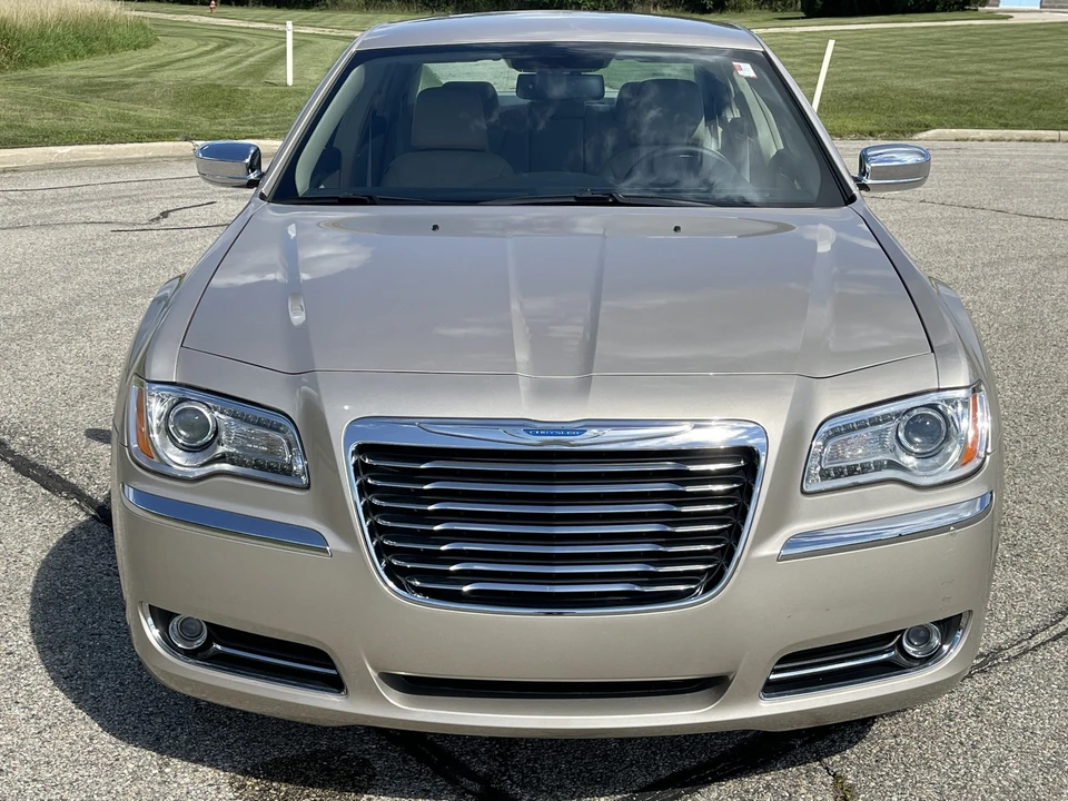 2012 Chrysler 300 (2005-2023) - Image 12 of 31