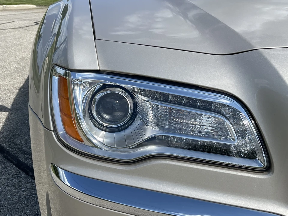 2012 Chrysler 300 (2005-2023) - Image 15 of 31