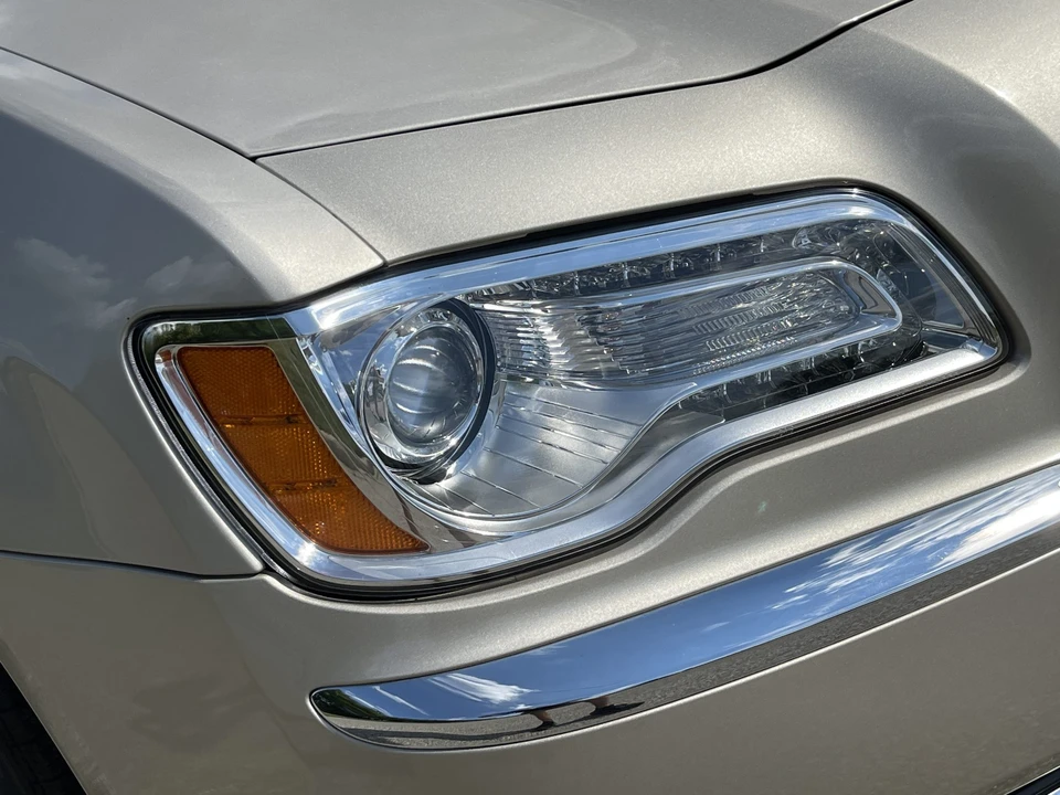 2012 Chrysler 300 (2005-2023) - Image 14 of 31
