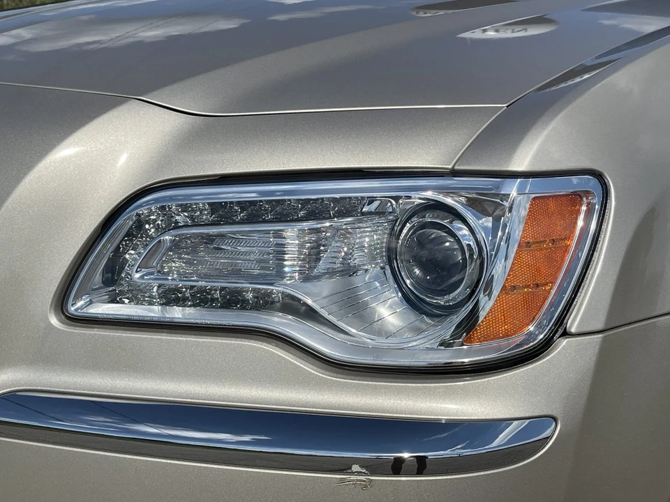 2012 Chrysler 300 (2005-2023) - Image 17 of 31