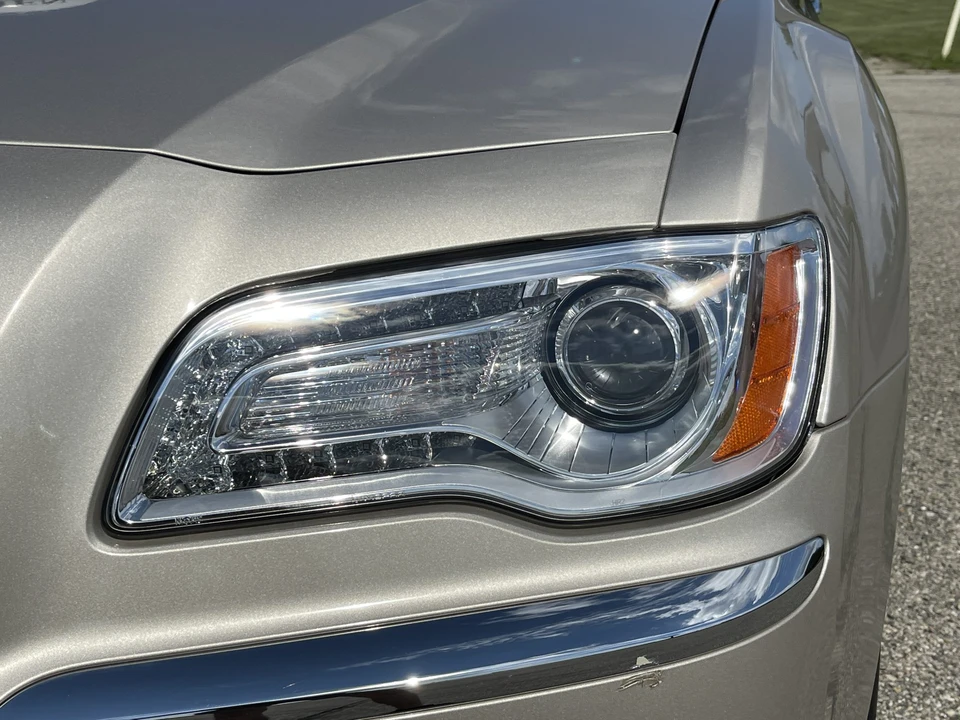 2012 Chrysler 300 (2005-2023) - Image 16 of 31