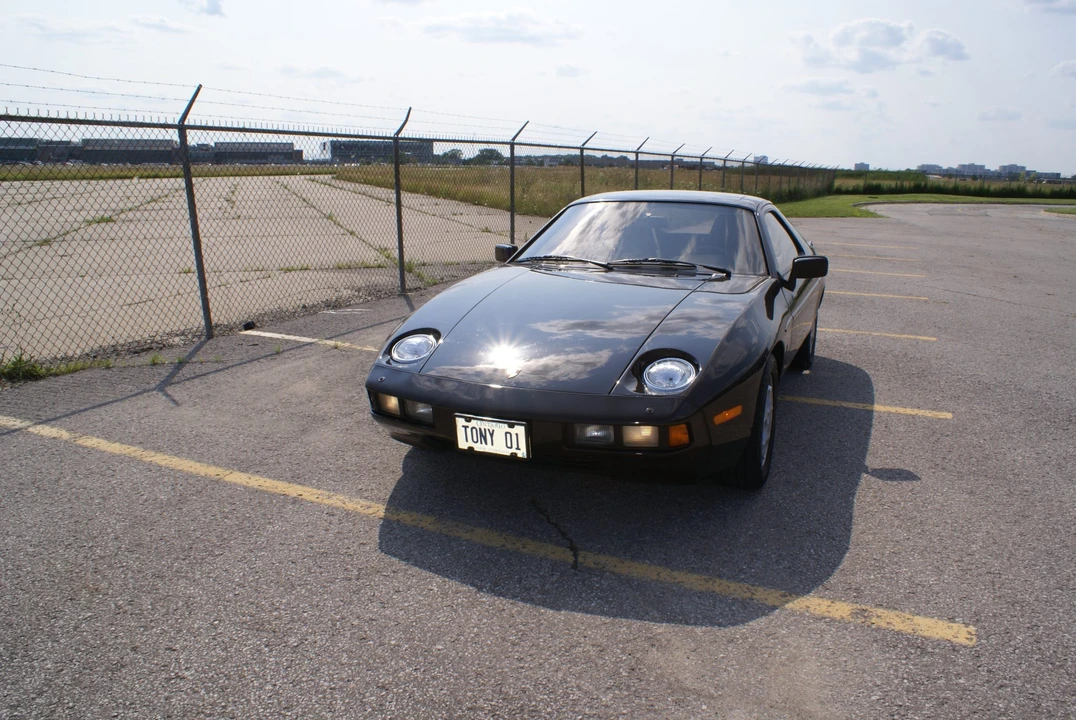 1982 Porsche 928 - Image 5 of 31
