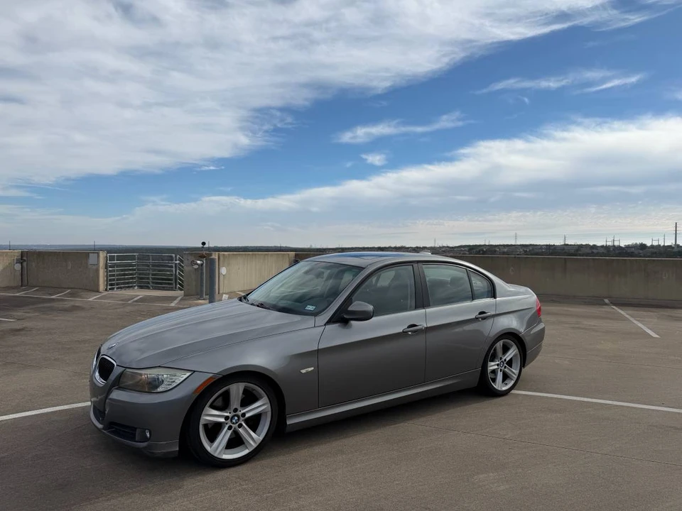 2009 BMW E90 3 Series Sedan - Image 2 of 15