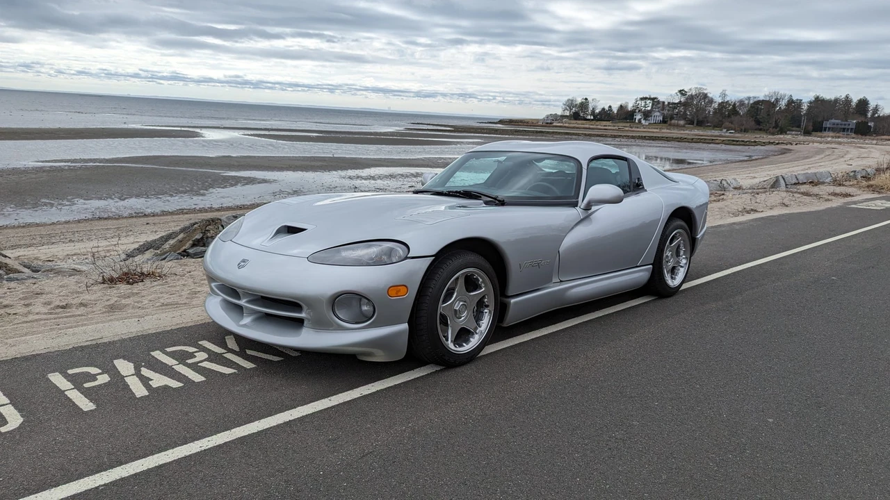 1998 Dodge Viper GTS 2nd Gen - Image 2 of 31