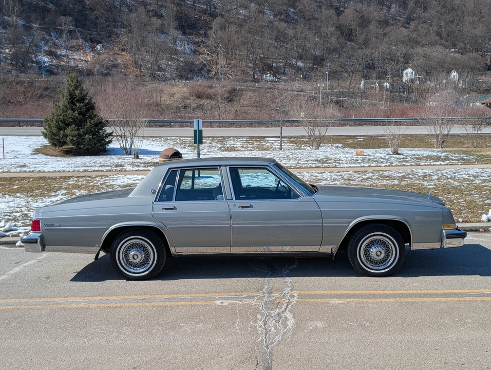 1983 Buick LeSabre - Image 27 of 31