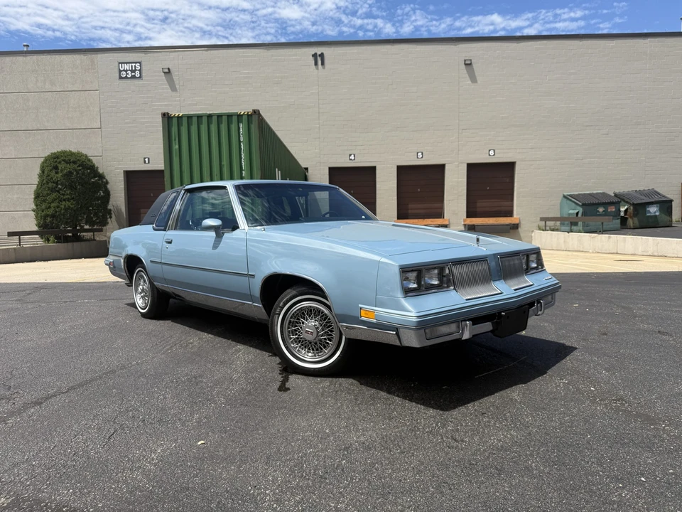 1986 Oldsmobile Cutlass Supreme - Image 2 of 31