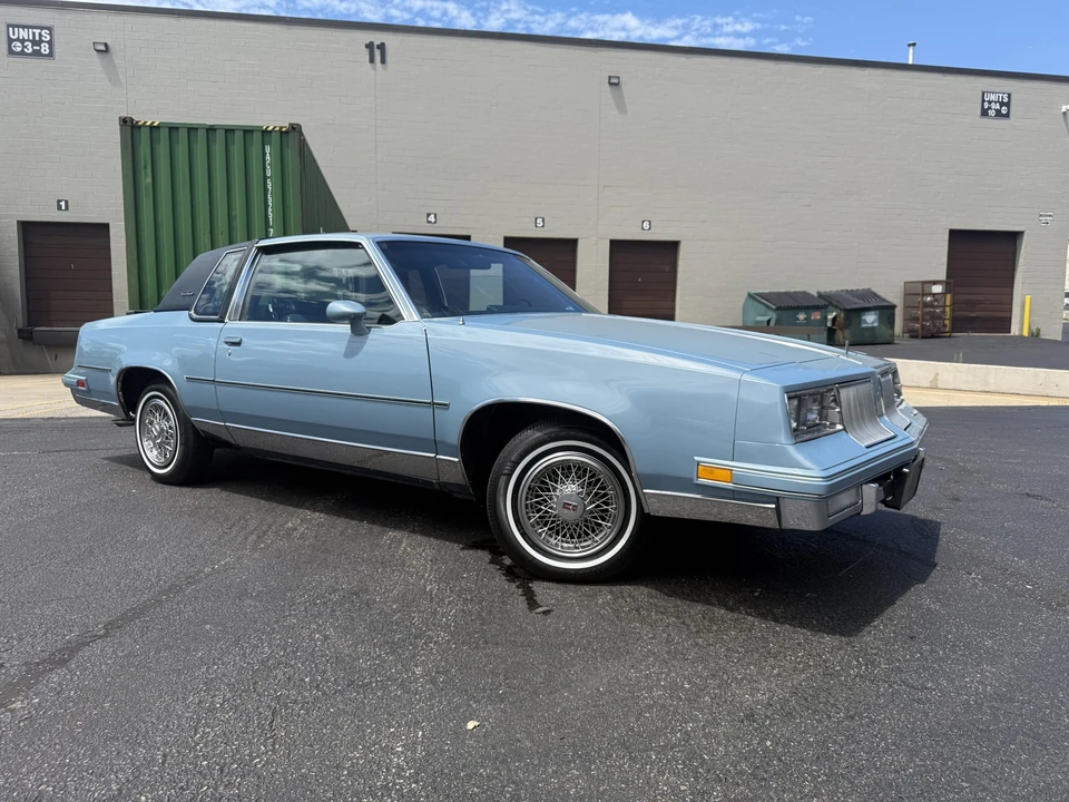 1986 Oldsmobile Cutlass Supreme - Image 3 of 31