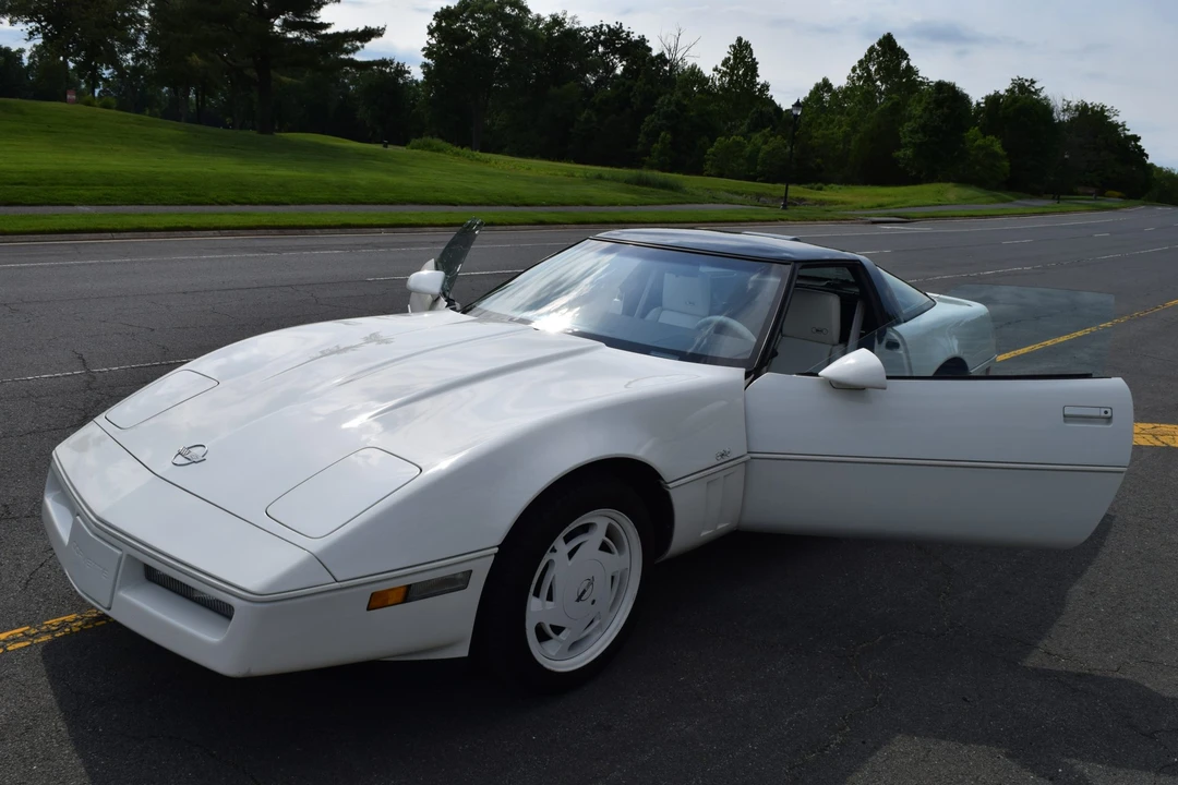 1988 Chevrolet Corvette C4 - Image 16 of 31