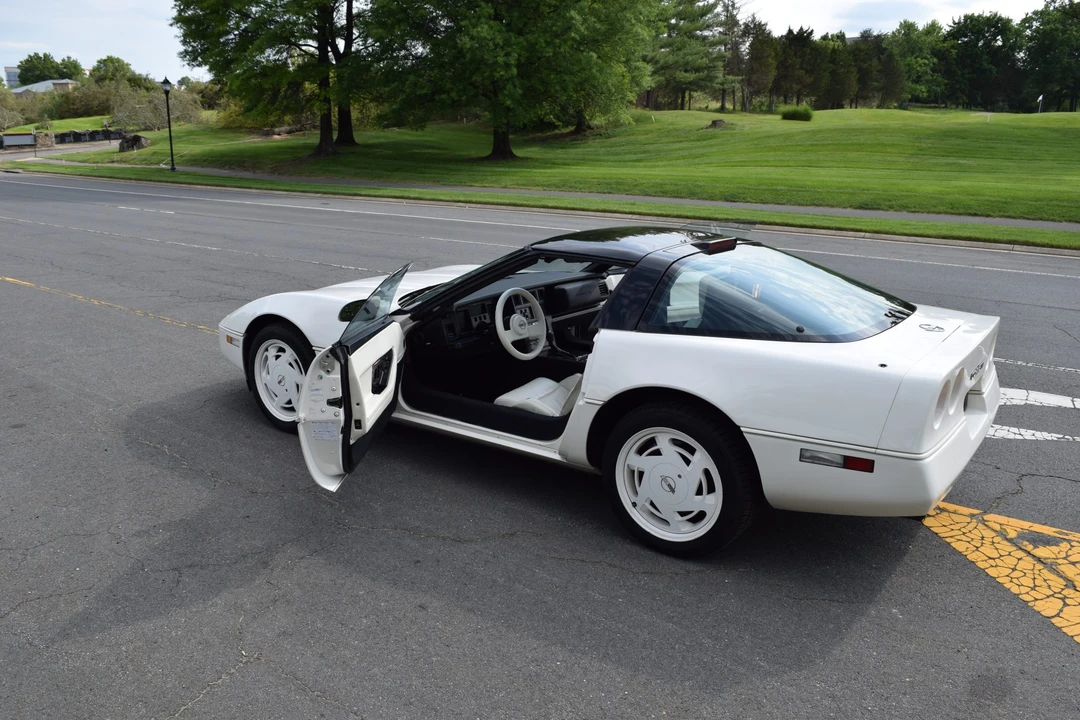 1988 Chevrolet Corvette C4 - Image 17 of 31