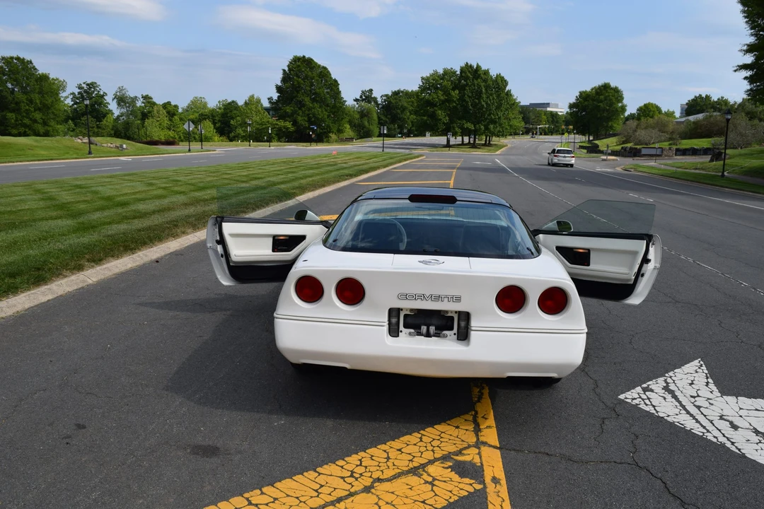 1988 Chevrolet Corvette C4 - Image 18 of 31