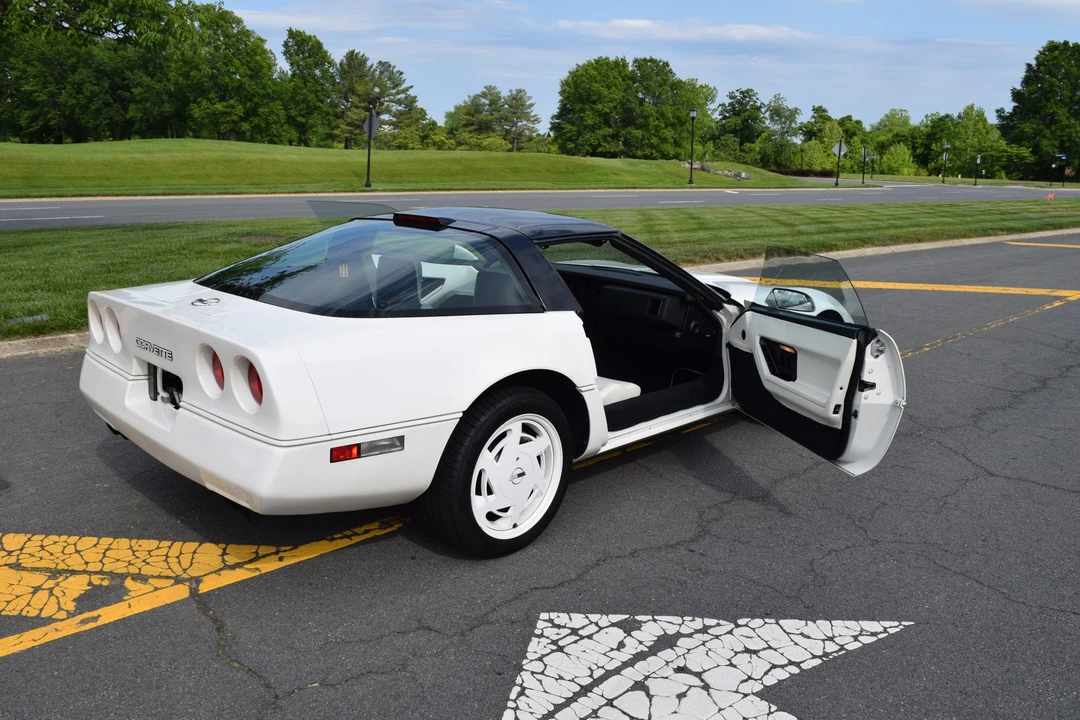1988 Chevrolet Corvette C4 - Image 20 of 31