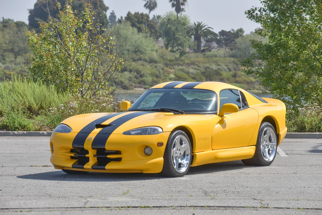 2001 Dodge Viper GTS 2nd Gen - Image 2 of 31