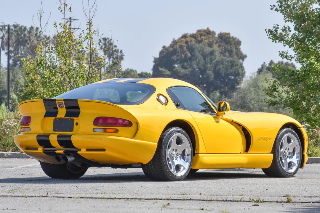 2001 Dodge Viper GTS 2nd Gen - Image 13 of 31