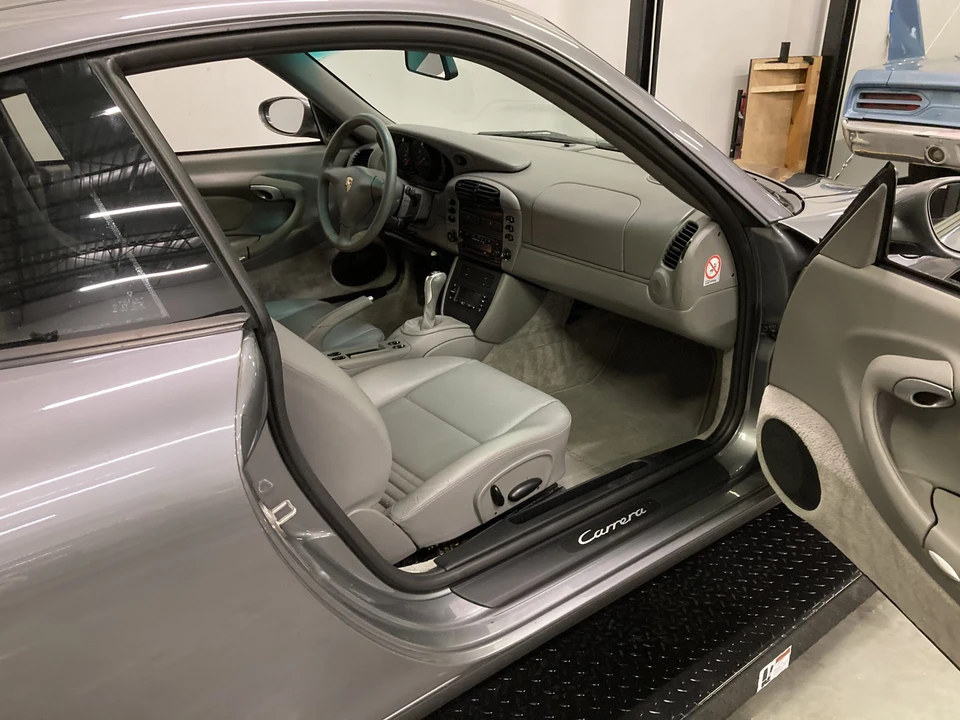 2001 Porsche 996 Carrera - Image 24 of 31