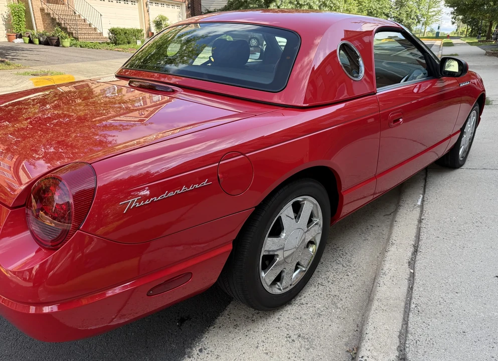 2002 Ford Thunderbird 11th Gen - Image 19 of 31