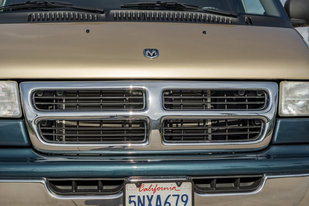 2003 Dodge Ram Van - Image 13 of 31