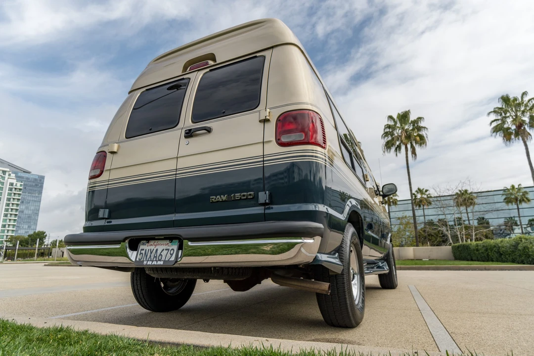 2003 Dodge Ram Van - Image 11 of 31