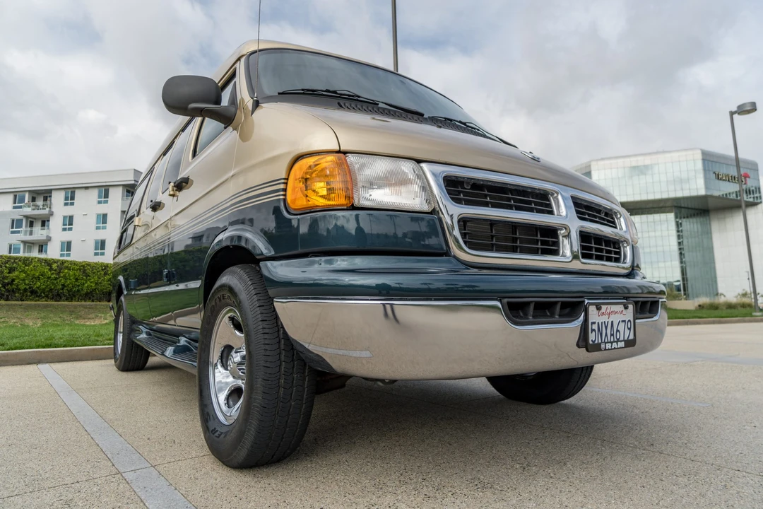 2003 Dodge Ram Van - Image 12 of 31