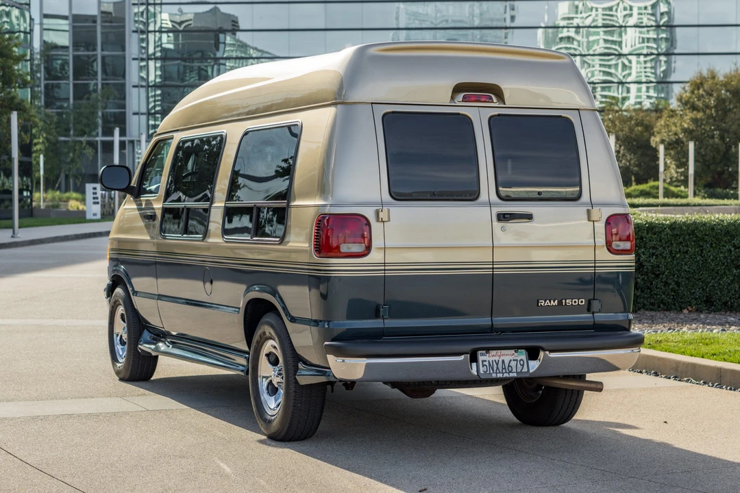 2003 Dodge Ram Van - Image 7 of 31