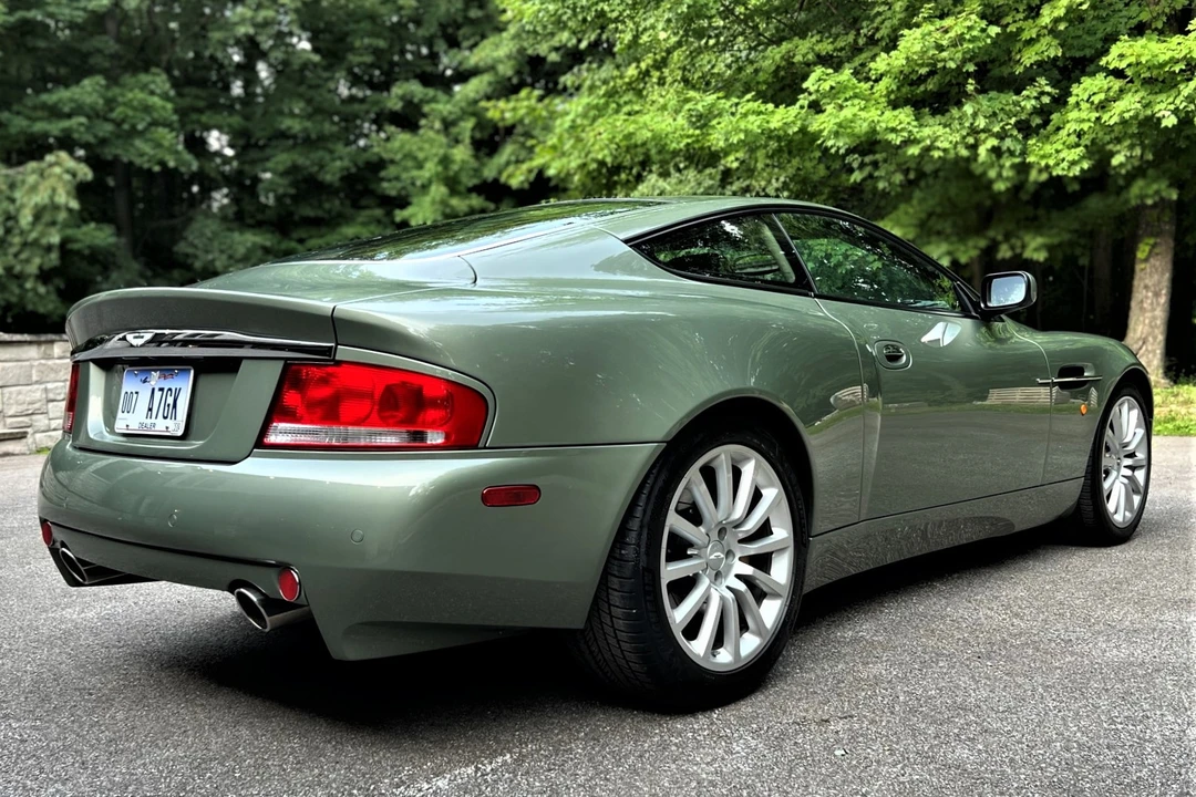 2004 Aston Martin Vanquish 1st Gen - Image 23 of 31