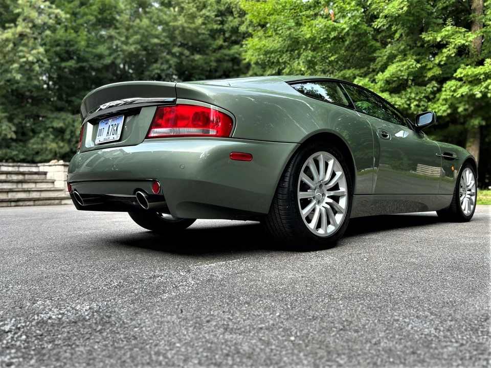 2004 Aston Martin Vanquish 1st Gen - Image 25 of 31