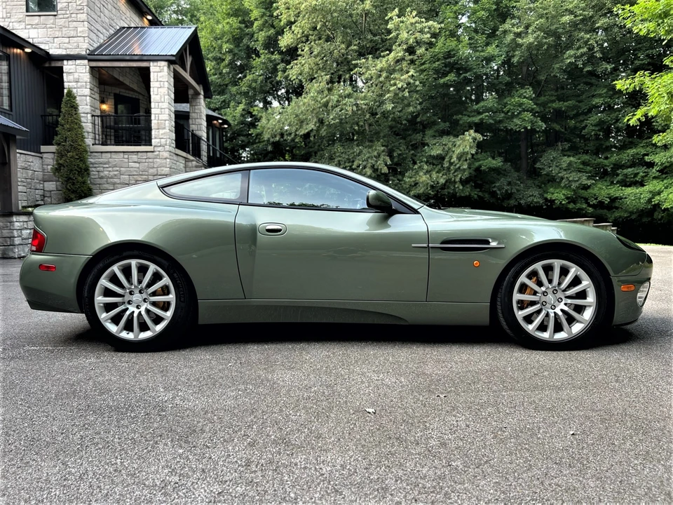 2004 Aston Martin Vanquish 1st Gen - Image 29 of 31