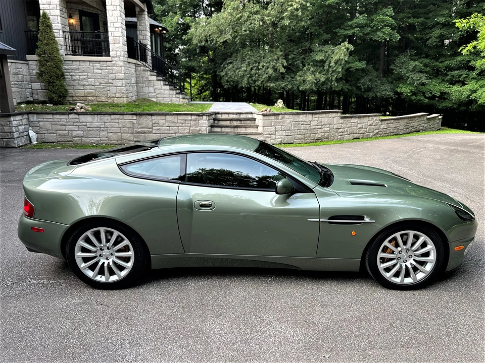 2004 Aston Martin Vanquish 1st Gen - Image 28 of 31