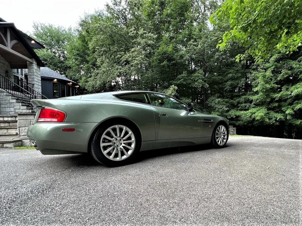 2004 Aston Martin Vanquish 1st Gen - Image 27 of 31