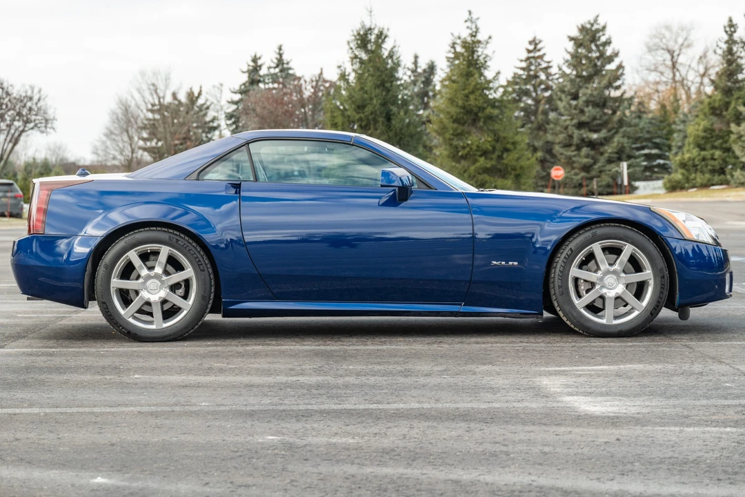 2004 Cadillac XLR - Image 12 of 31