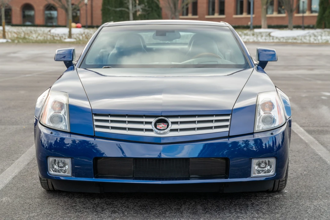 2004 Cadillac XLR - Image 10 of 31